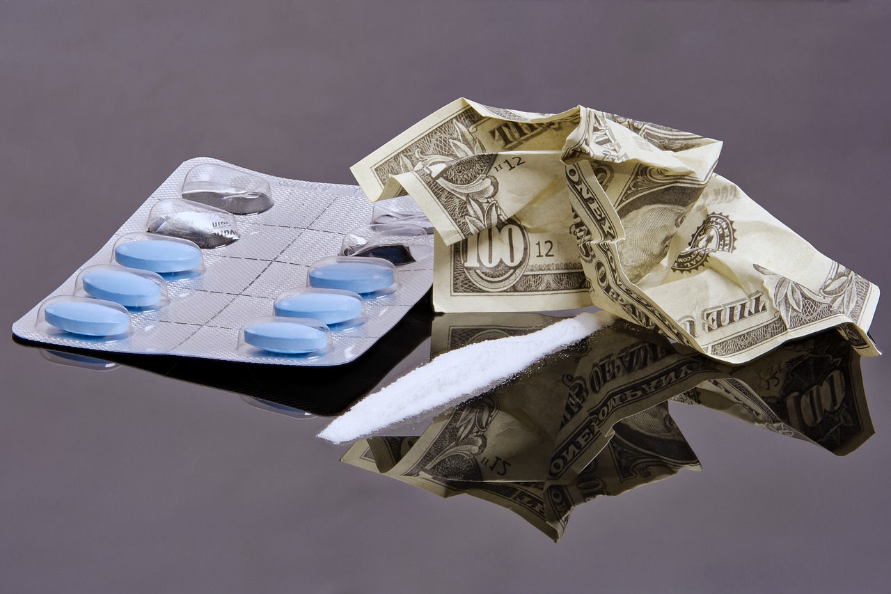 money, drug abuse, addiction-7828126.jpg